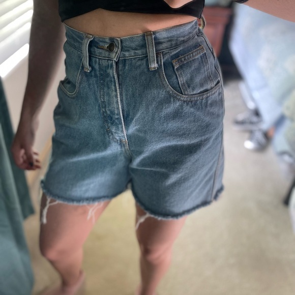 ZENA Cutoff Shorts - Picture 3 of 4